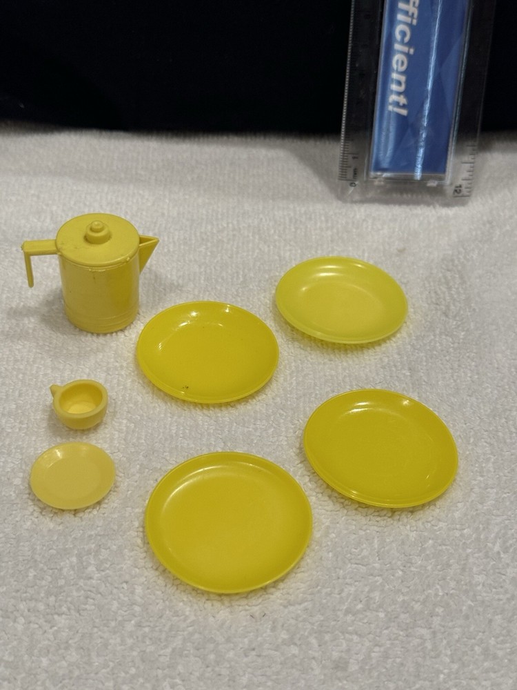 Barbie Camping Coffee Pot Cup Plates Yellow Vintage Pot Lid 4 Plates Cup Saucer