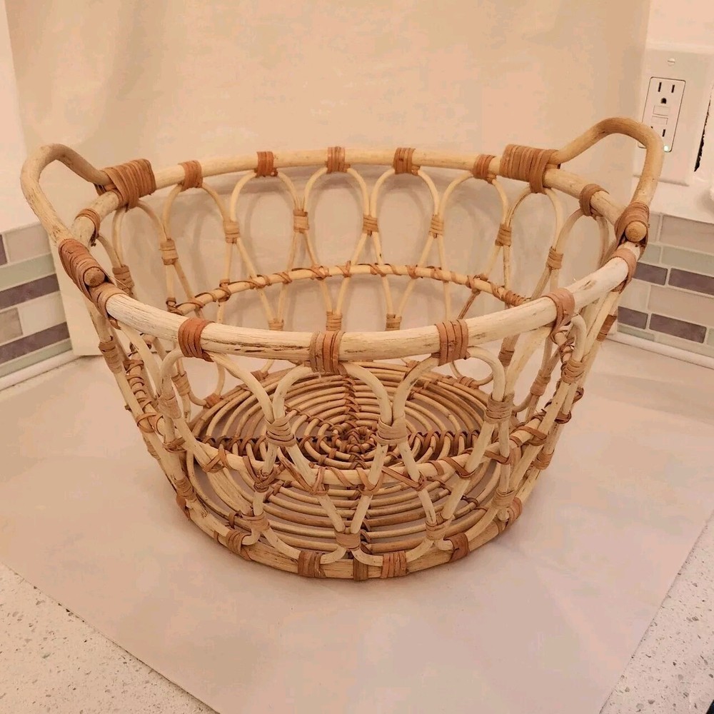 EUC Wicker Basket w/Handles Light Brown - See Pics!