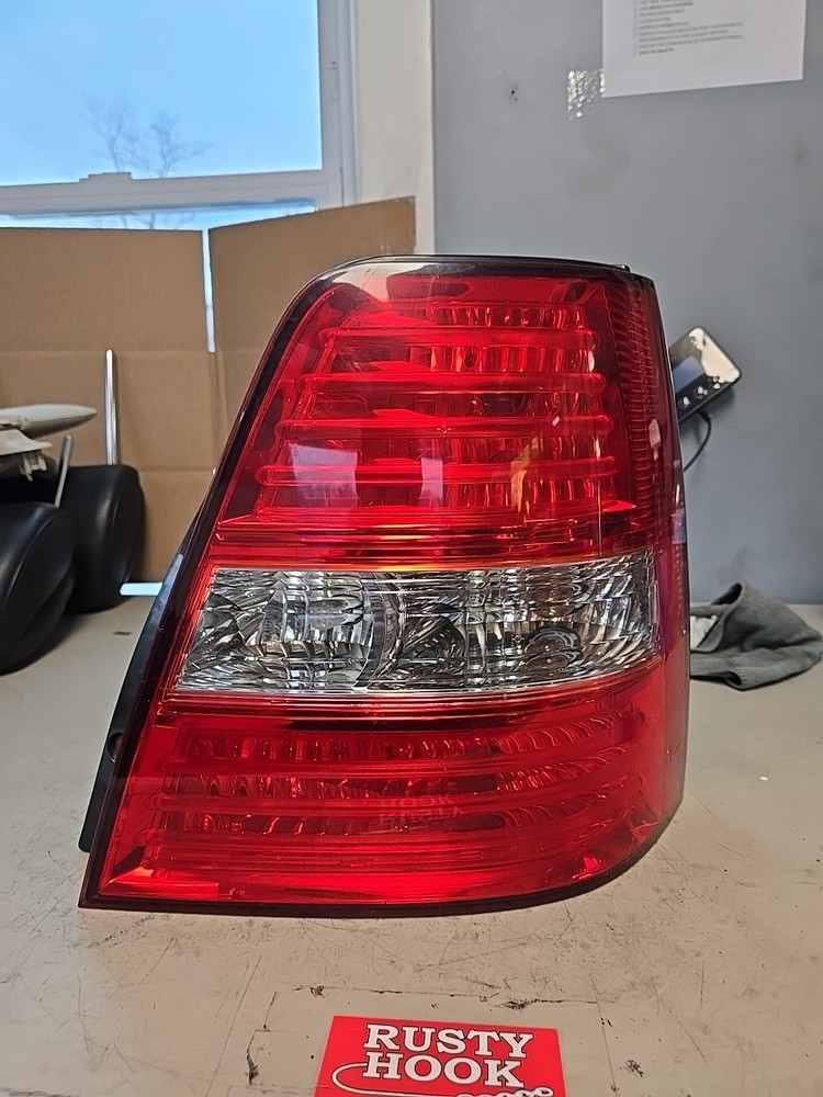 2008 Kia Sorento Rear Brake Tail Light PASSENGER SIDE