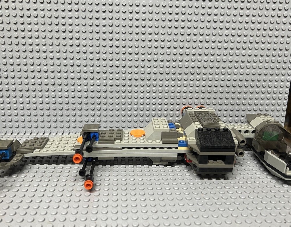 LEGO 2000 Star Wars Rebel B-Wing Set #7180 99% Complete With Minifigures