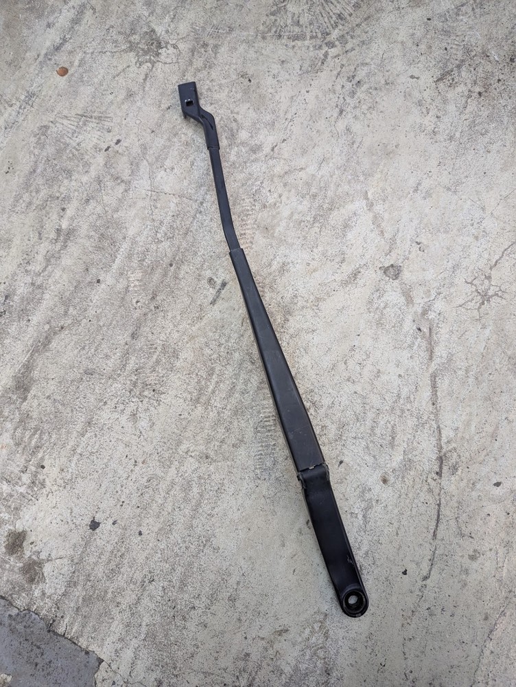 Vauxhall Astra J MK6 2013 Right O/S Drivers Front Wiper Arm 13289889 Genuine