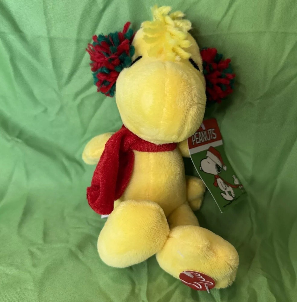 2016 Peanuts Snoopy Musical Jingle Bells 9-Inch Plush Toy