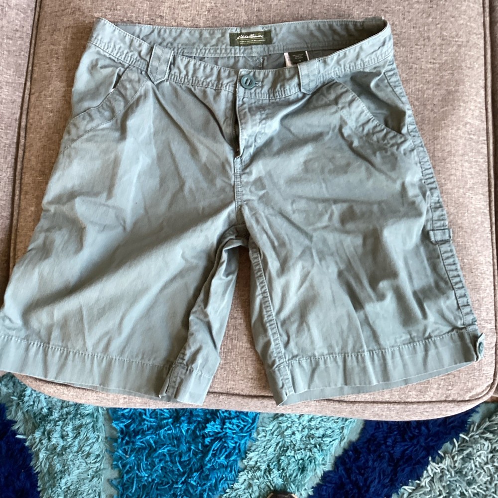 Eddie Bauer Women's Cargo Shorts Green 100% Cotton Size 10 Button Pockets