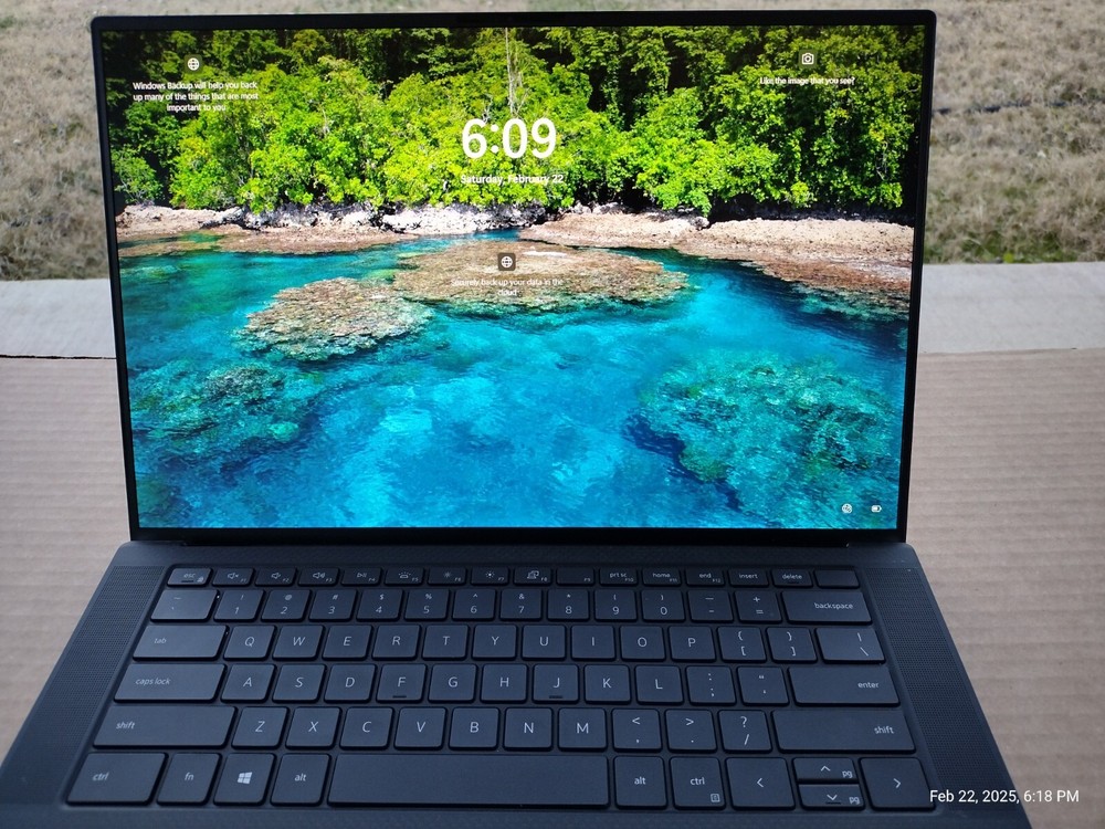 LIGHT GAMING! Dell XPS 15 9500 15.6