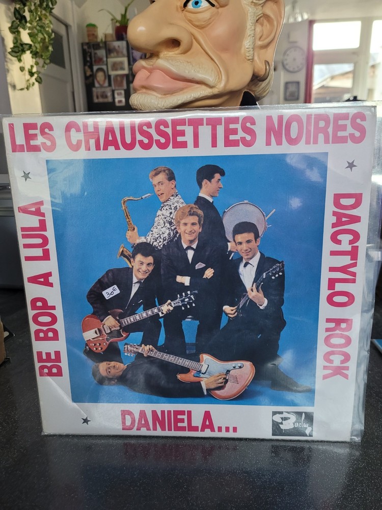 les chaussettes noir  be bop a lula lp dial en tres bon etat avec pochette neuve