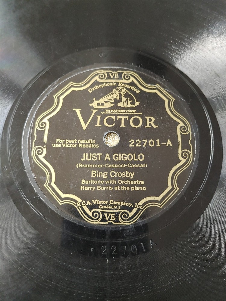 78 RPM Bing Crosby VIC 22701 Just a Gigolo / Wrap Up Your Troubles in Dreams