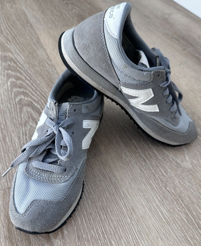 Size 9 - New Balance 620 Gray