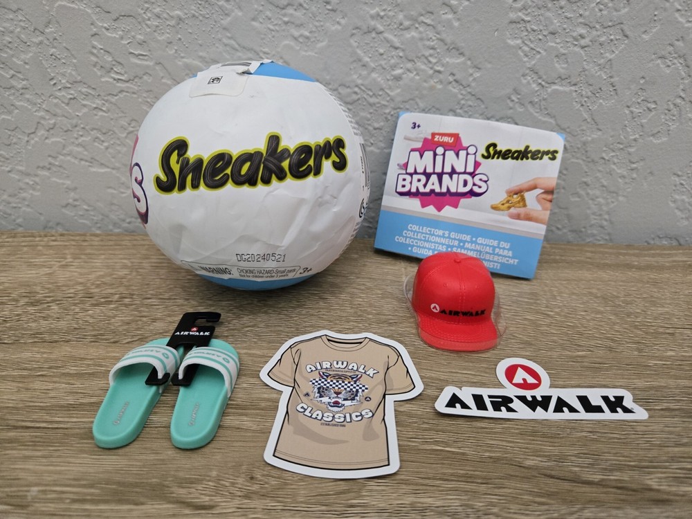 Zuru Mini Brands Sneakers AIRWALK Teal Sandals/AIRWALK Red Hat/AIRWALK Tan Tee