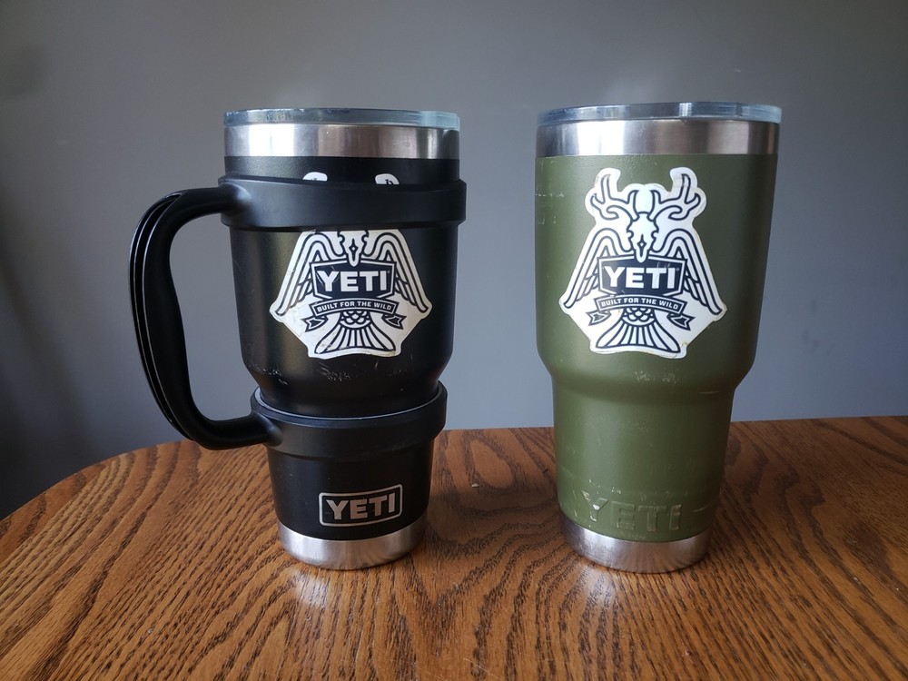 Lot of 2 YETI 30oz Rambler travel mugs with handles and lids 1 missing MagSlide lid