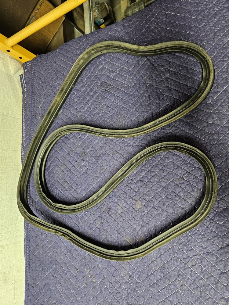 2005-2014 Ford Mustang Rear Deck Trunk Lid Rubber Weatherstrip Seal