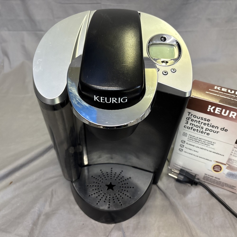 Keurig K-60 Black And Silver/Single Cup Pod Coffee Machine-goodCond. & Care Kit