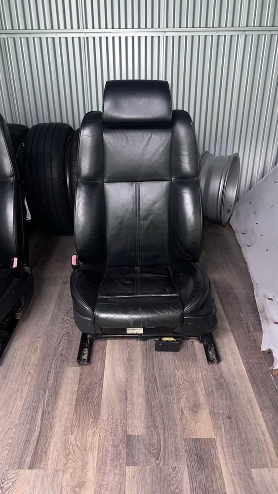 E38 Black Leather 18 Way Heated Contour Seats