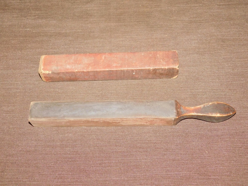 VINTAGE BARBER RAZOR  12