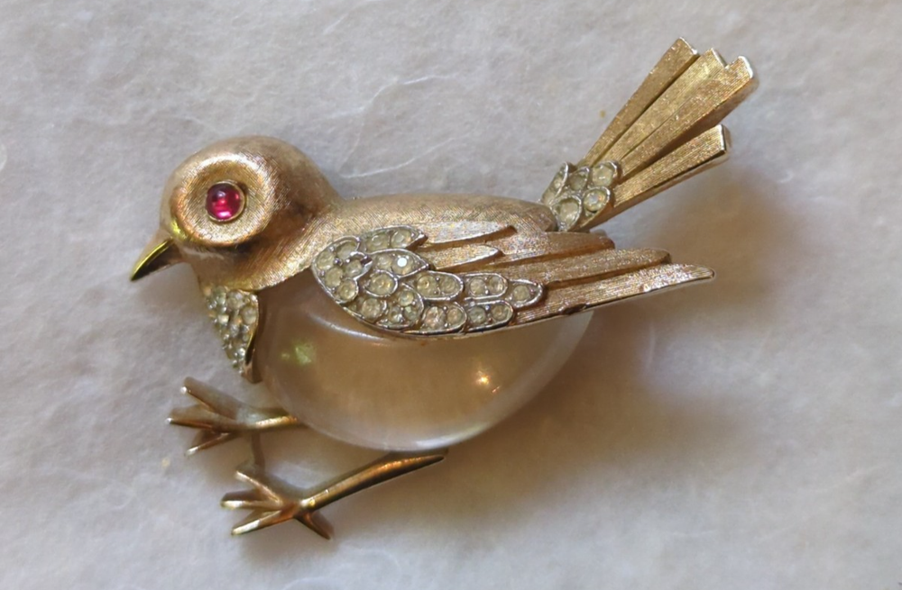 Vintage Signed TRIFARI Alfred Philippe Lucite Jelly Belly Robin Bird Brooch Pin
