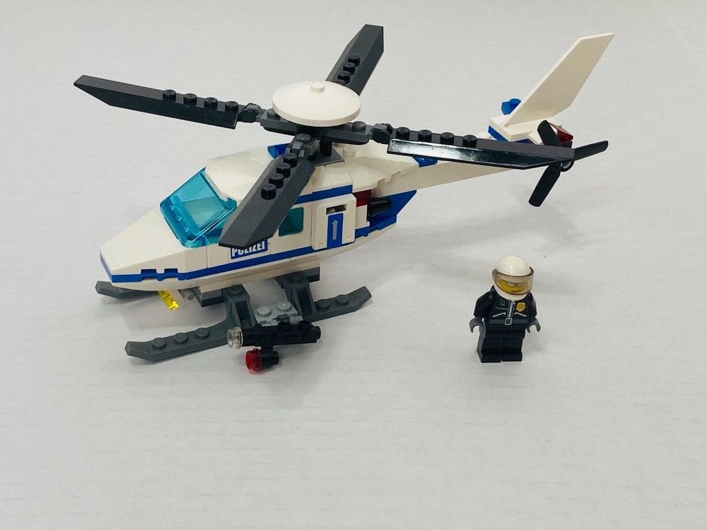 LEGO City Police Helicopter Set 7741 Complete with Minifigures 2008 Edition