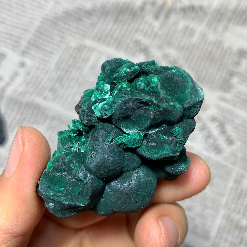 85g   Natural malachite velvet quartz crystal luster mineral specimen
