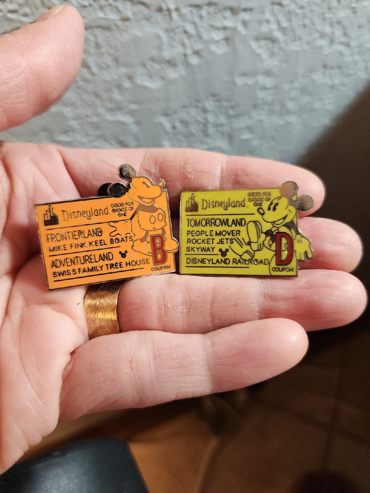 Global Lanyard   Mickey D/B Coupon Ticket Tomorrowland- Frontierland Disney Pin-image