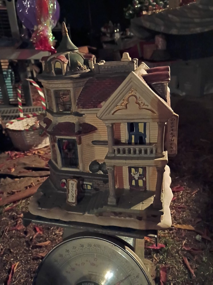 Santa's Workshop Little House For A Christmas Village Perfect Condition