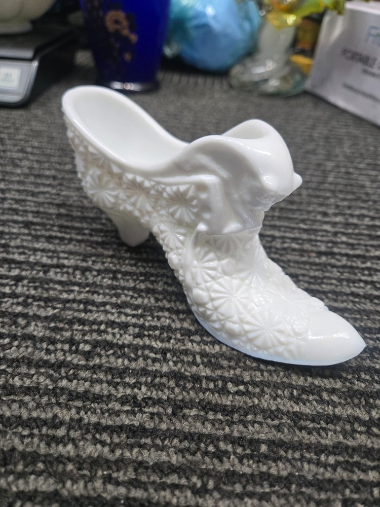 Fenton OVG White Milk Glass Daisy Cat Head Slipper 2 7/8 Inch 38-05-17
