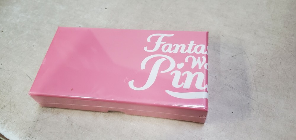 Folding Utility Knife Lightweight Streamline Box Cutter 5 Extra Blades - PINK