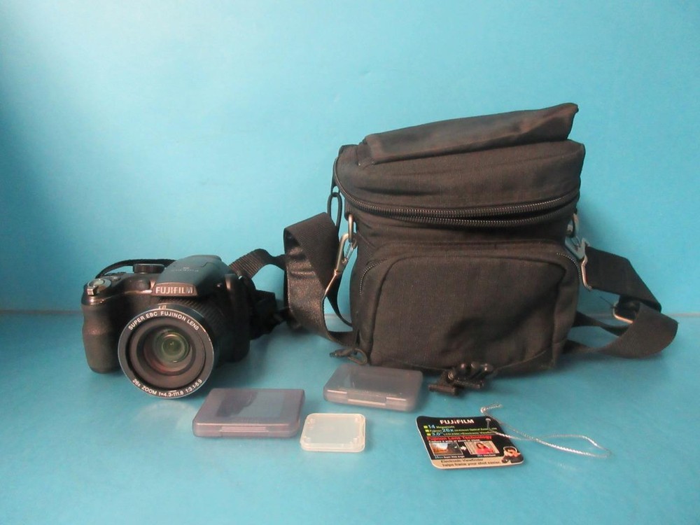 FUJIFILM FinePix S3300 14MP Digital Camera with 26x Super Wide Zoom LCD Tested