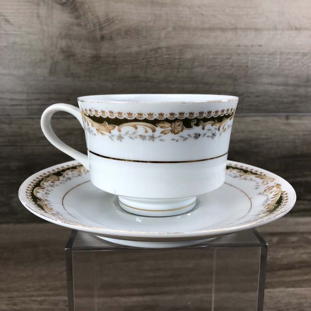 Tea Cup & Saucers Signature Collection Queen Anne Vintage