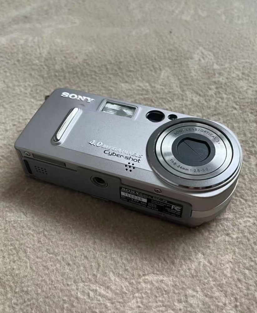 Sony Cyber-Shot DSC-P9 Japan Edition Digital Camera Bundle