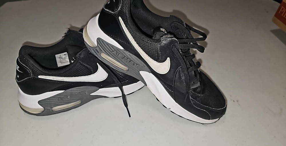 *Great Nike Air Max Excee Women's Sz 10 Black White Sneaker Shoes CD5432-003