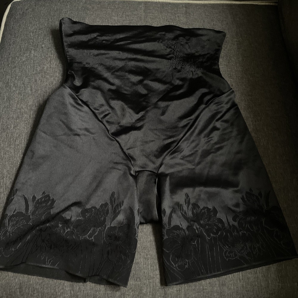 Maidenform Black Shapewear Shorts with Waist Wires for Curves Large