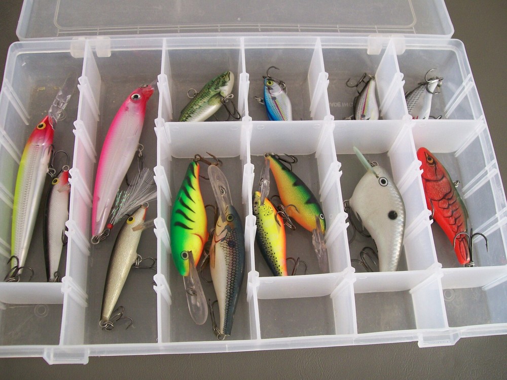 14 RAPALA BAITS IN A FLW UTILITY TACKLE BOX mostly new