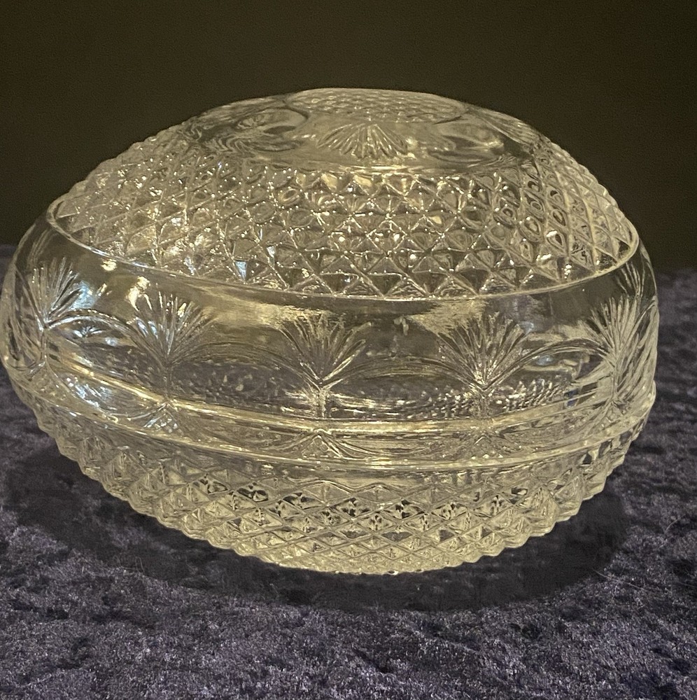 Vintage Avon 1977 Mothers Day  Lead Crystal Egg Soap Candy Trinket Dish