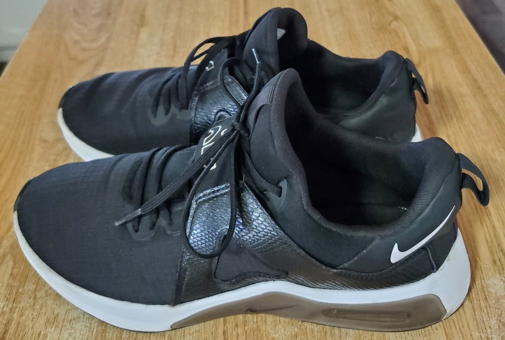 Size 9.5 Nike Air Max Bella Cross Train Shoe DD-9285-010 Black White Sole