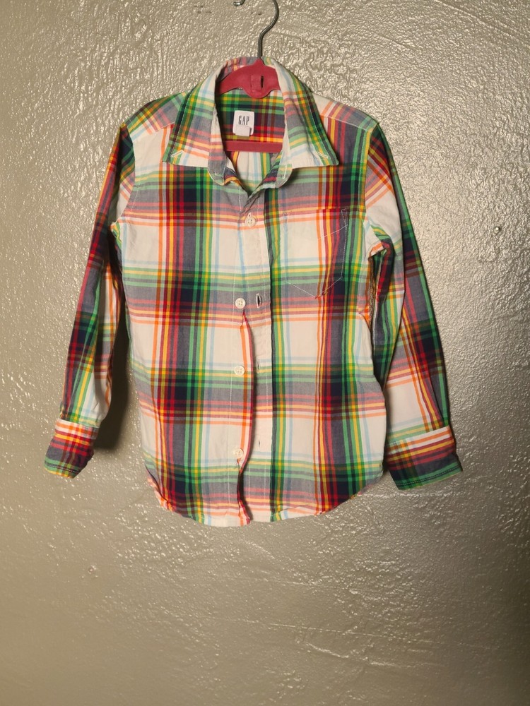 Gap Kids Boys size 4-5 Plaid button down 100% cotton shirt. Two extra buttons.