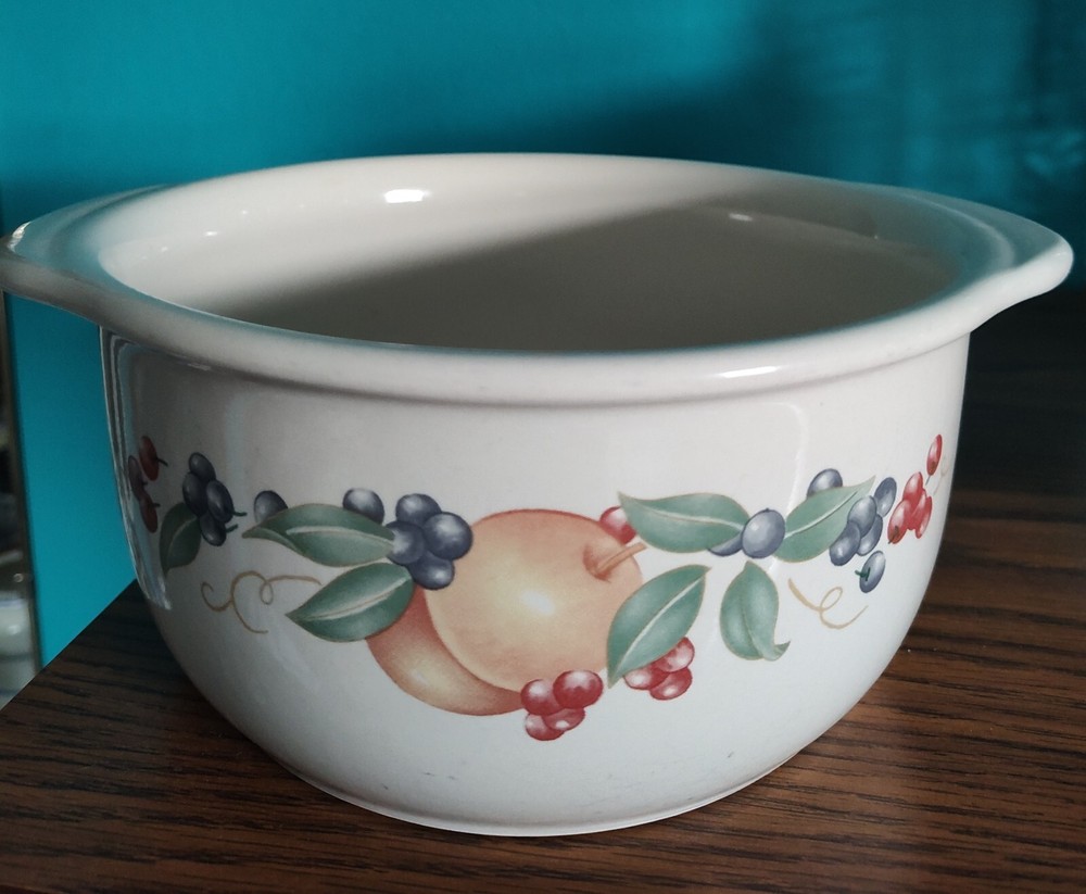 CORELLE Abundance Fruit Design 1 1/2 Qt. Bake & Serve Dish. (Discontinued)