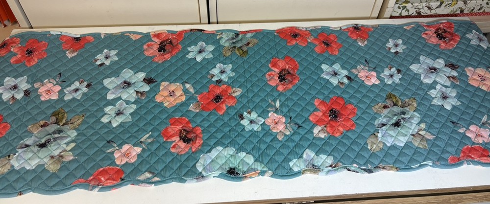 Pioneer Woman Table Runner OG Pattern Reversible Great Condition