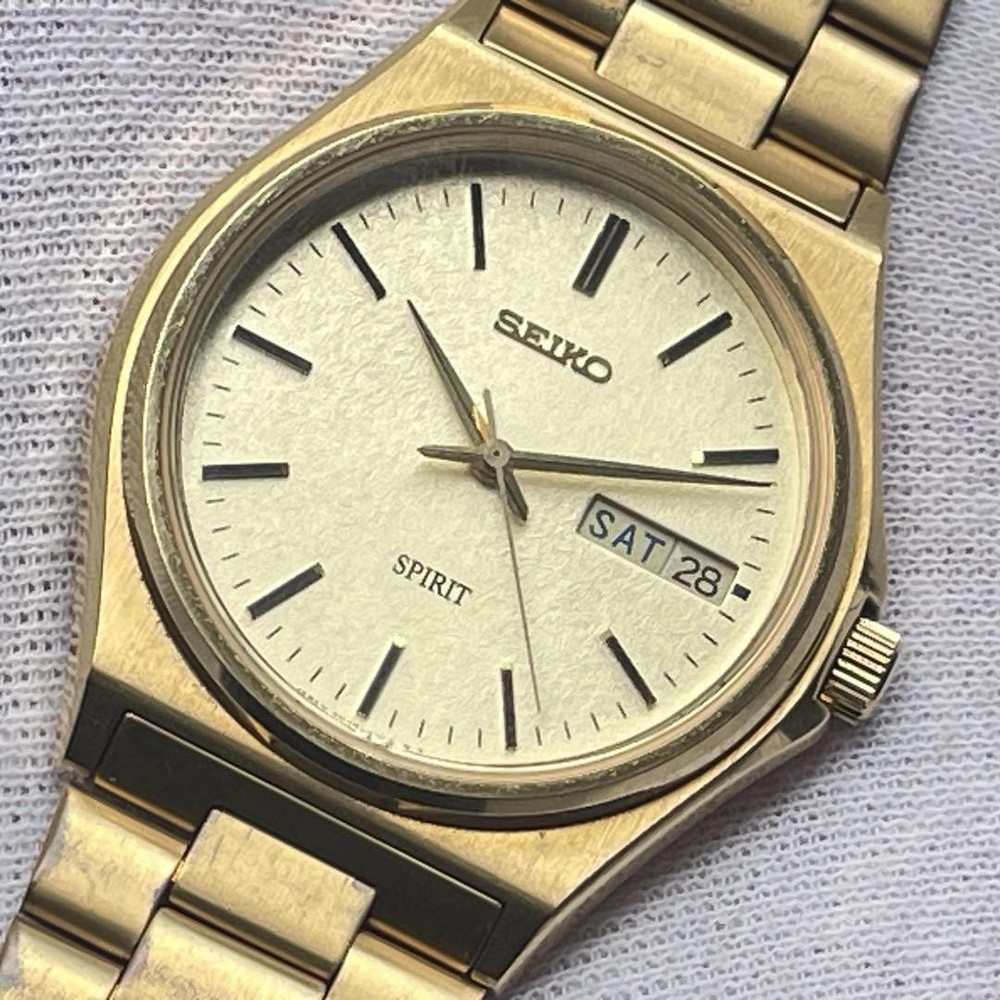 Seiko Spirit 7N48-7000 10 Bar Water Resistant Quartz Watch