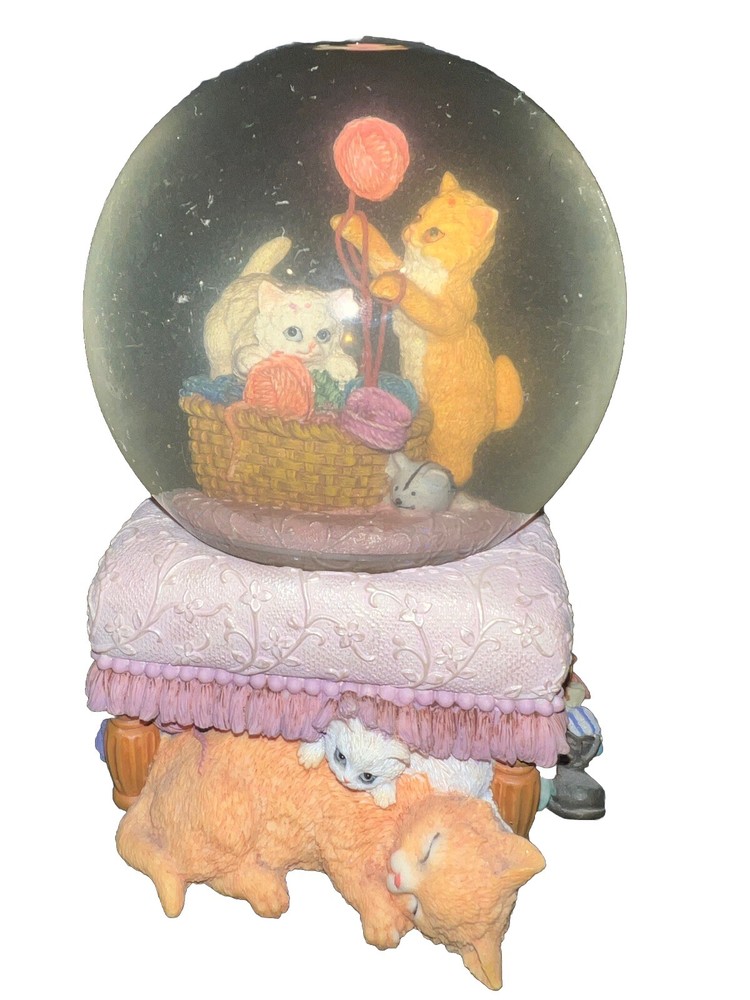 San Francisco Music Box Company Mama Cat Sleeping with Kittens and Yarn Snow Globe