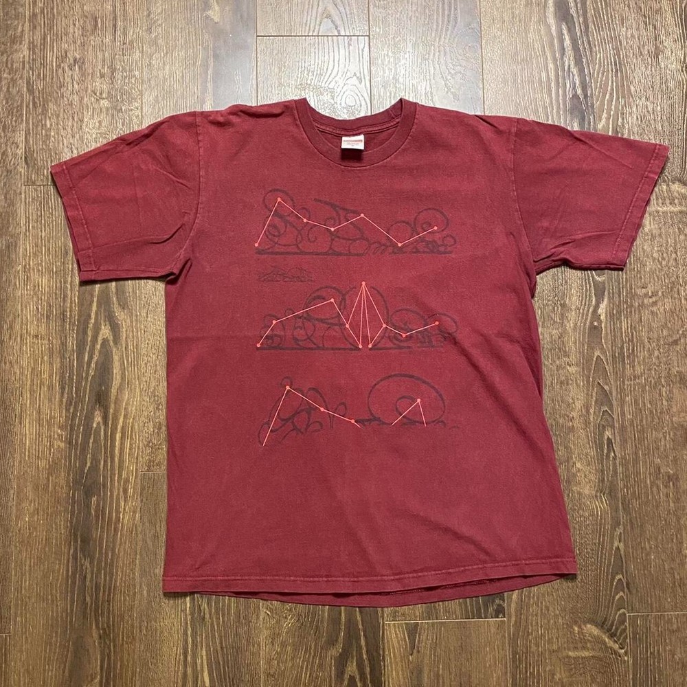 Supreme graffiti T-shirt  Size;M burgundy