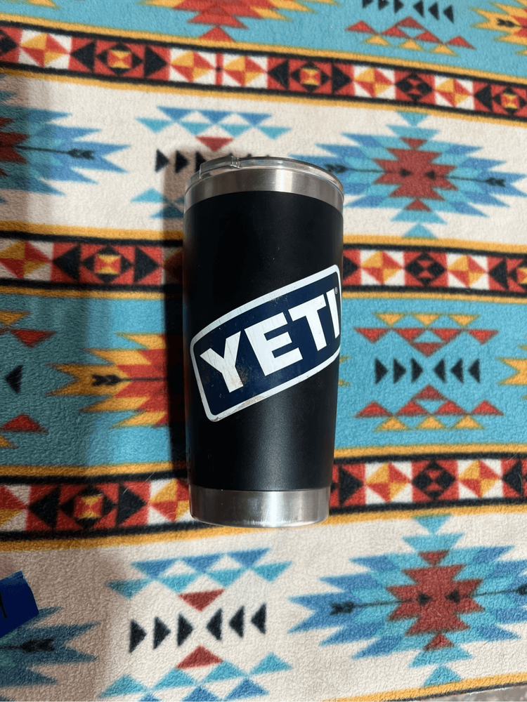 Yeti Black 20 oz  Travel Mug Preowned - Could Use A New Lid