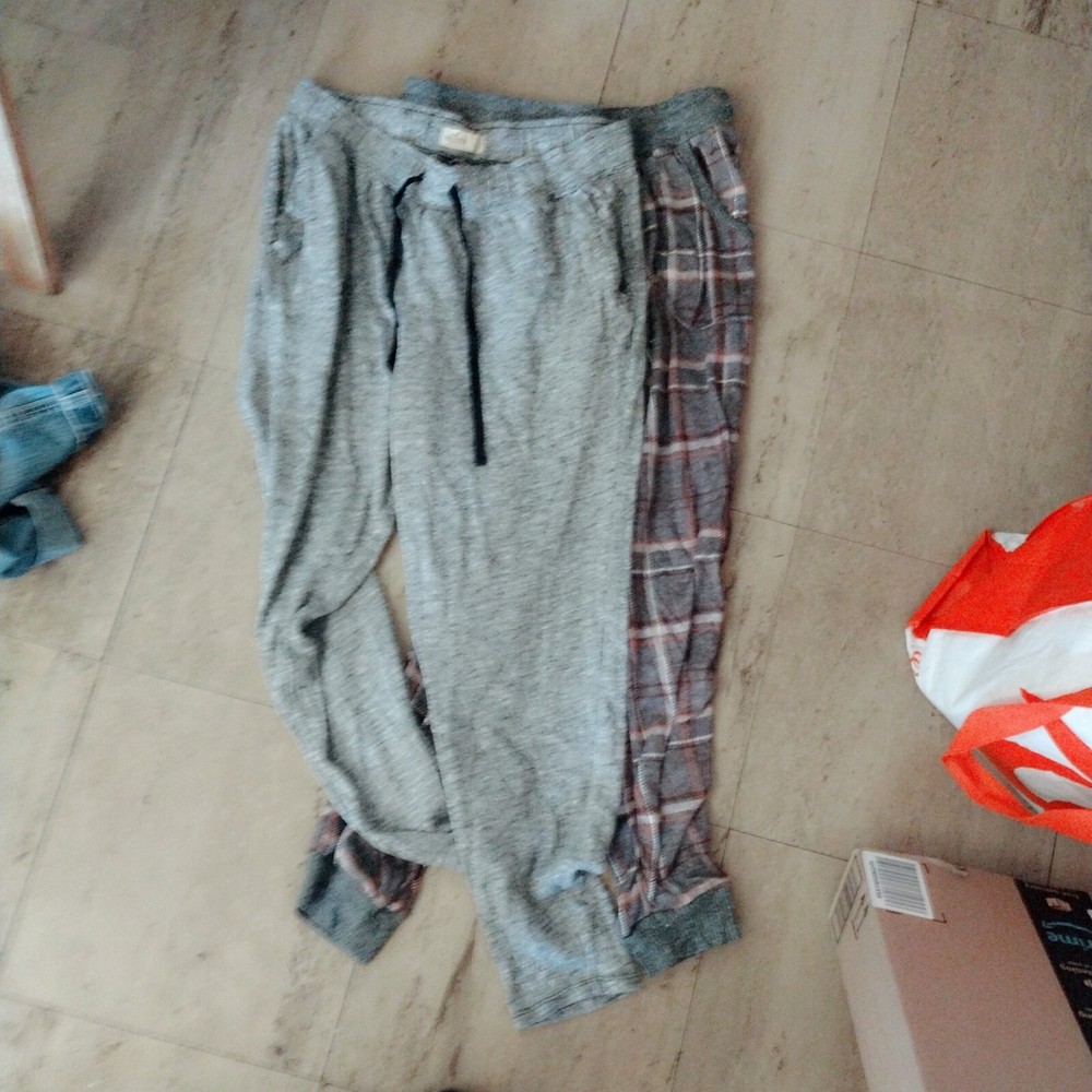 hollister joggers size medium& Medium Secret Treasures Jogger's