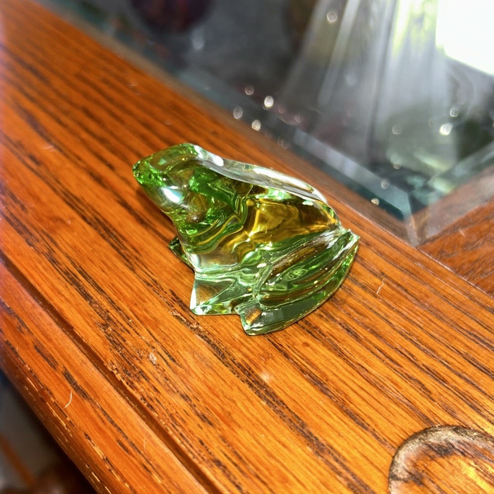 Baccarat Glass Light Green Tree Frog Figurine / Paperweight