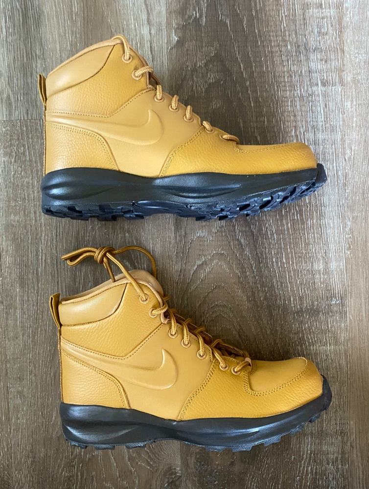 Nike Boys Manoa Leather Boots Size 6Y Wheat Black New In Box