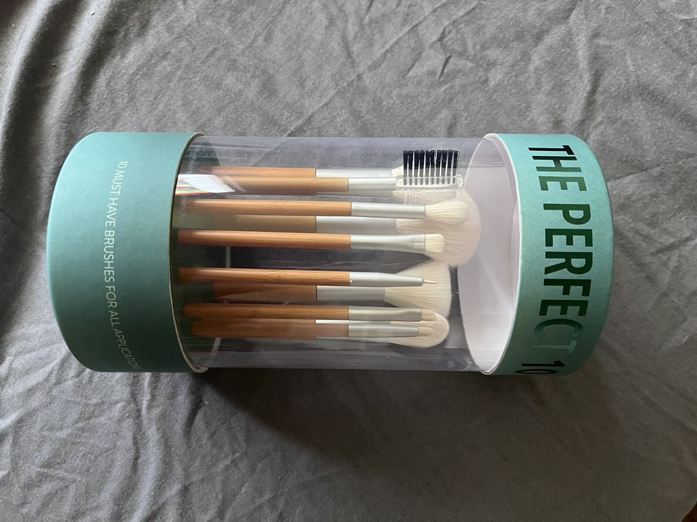 The Perfect 10 Cosmetic Brush Gift Set Pack Of 10 New In original Cylinder WOW!!