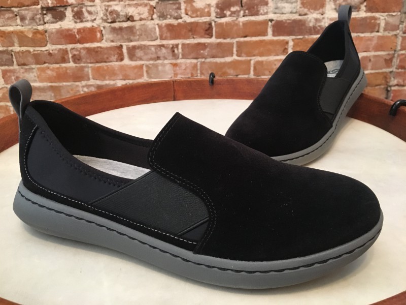 Clarks Sneakers Black 8.5 Cloud Steppers Step Move Jump Slip on Sale