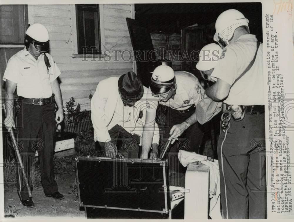 1967 Press Photo Tampa police search for weapons during a riot, Florida