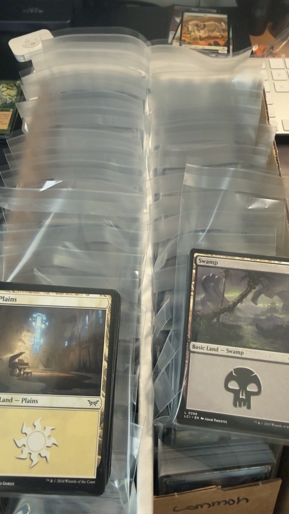 Magic: the Gathering 500 lands bulk lot (100 of each color & random foils)