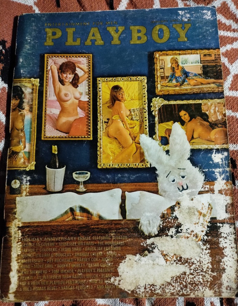 💥VINTAGE January 1970 Playboy magazine With centerfold Holiday Issue