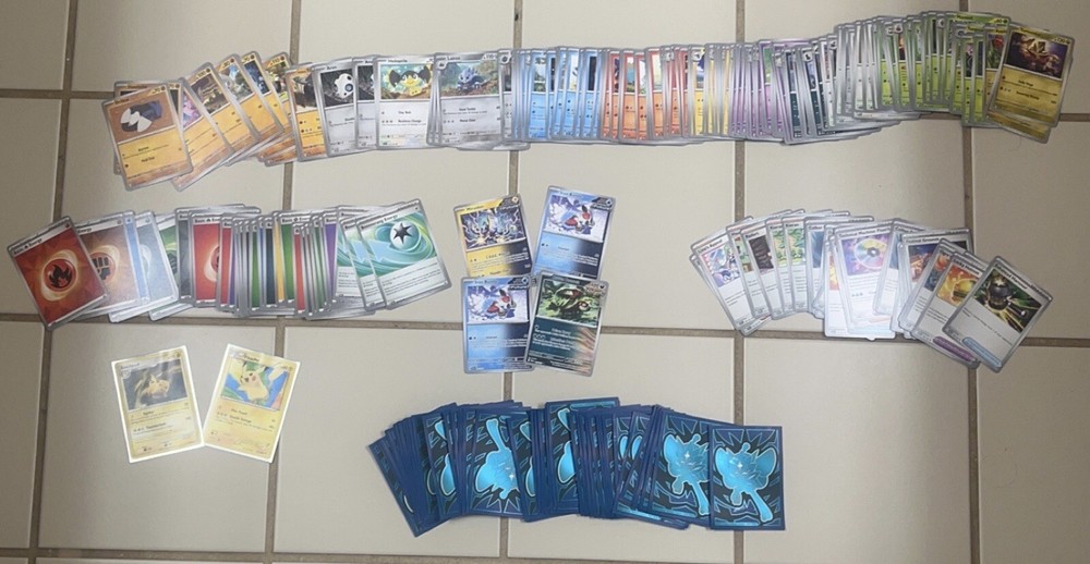 250 Piece Pokemon Lot. Uncommons, Trainers, Energies, Sleeves