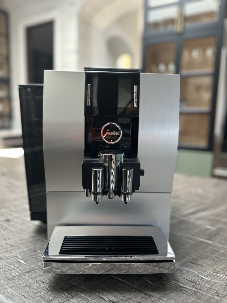 Jura Z6 Automatic Coffee Machine Espresso Cappuccino Latte – Aluminum Silver