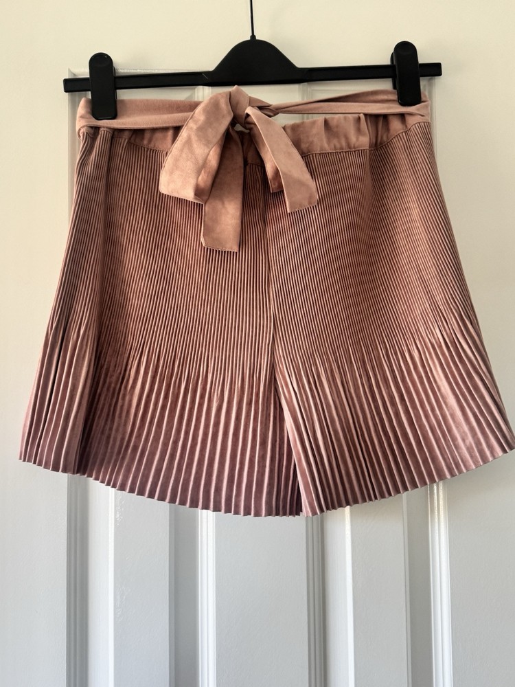 Zara Women's Dusky Pink Suede Elastic Waist Dress Shorts - Size M EUR